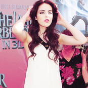 Elizabeth Gillies - List pictures