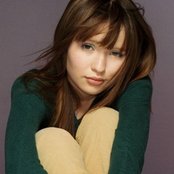 Emily Browning - List pictures