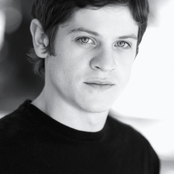 Iwan Rheon - List pictures