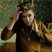 Conrad Sewell - List pictures