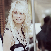 Taylor Momsen - List pictures