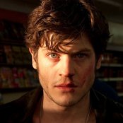 Iwan Rheon - List pictures