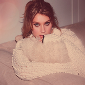 Ella Henderson - List pictures