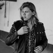 Conrad Sewell - List pictures