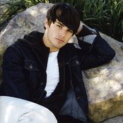 Justin Gaston - List pictures