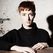 Lonelady - List pictures