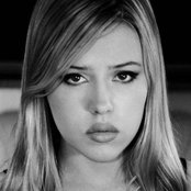 Majandra Delfino - List pictures