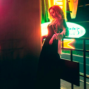 Ella Henderson - List pictures