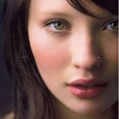 Emily Browning - List pictures