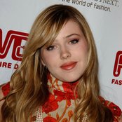 Majandra Delfino - List pictures