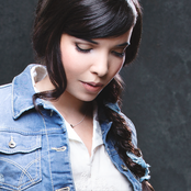 Indila - List pictures