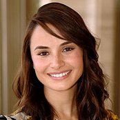 Mia Maestro - List pictures