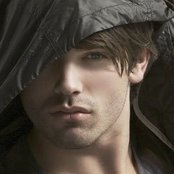 Justin Gaston - List pictures