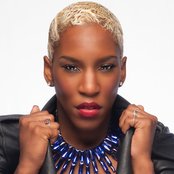 Liv Warfield - List pictures