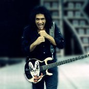 Gene Simmons - List pictures