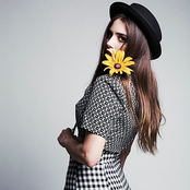 Ryn Weaver - List pictures