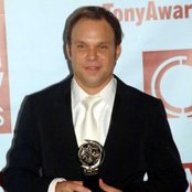 Norbert Leo Butz - List pictures