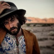 Angus Stone - List pictures