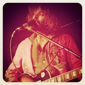 Angus Stone - List pictures