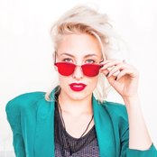 Samantha Urbani - List pictures