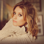 Ella Henderson - List pictures