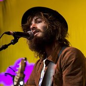 Angus Stone - List pictures