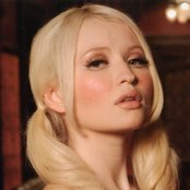 Emily Browning - List pictures