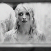 Emily Browning - List pictures