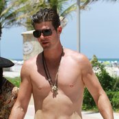 Robin Thicke - List pictures