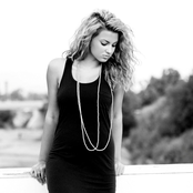 Tori Kelly - List pictures