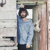 Angus Stone - List pictures