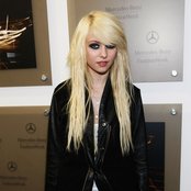 Taylor Momsen - List pictures