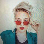 Samantha Urbani - List pictures