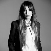 Sophie Lowe - List pictures