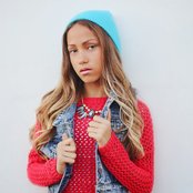 Skylar Stecker - List pictures