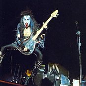 Gene Simmons - List pictures