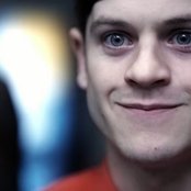 Iwan Rheon - List pictures