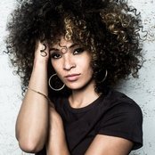 Kandace Springs - List pictures