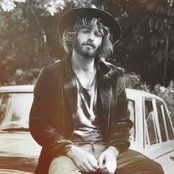 Angus Stone - List pictures