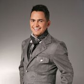 Jorge Celedon - List pictures