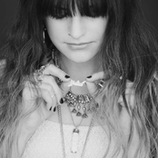 Juliet Simms - List pictures