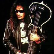 Gene Simmons - List pictures