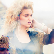 Tori Kelly - List pictures