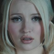 Emily Browning - List pictures