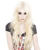 Taylor Momsen - List pictures