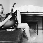 Holly Williams - List pictures