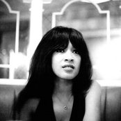 Ronnie Spector - List pictures