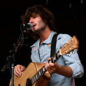 Angus Stone - List pictures