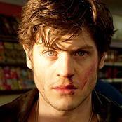 Iwan Rheon - List pictures