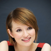 Emily Browning - List pictures